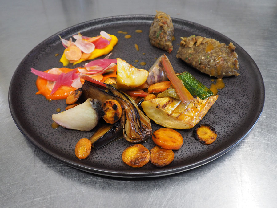 Autour du légumes du potager de Kergroadez, jus de carotte au yuzu et cumin Autour du légumes du potager de Kergroadez, jus de carotte au yuzu et cumin